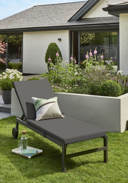 Aluminium sun lounger with cushion online