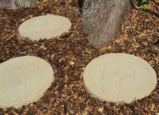 Picture of WILD BIRD STEPPING STONE