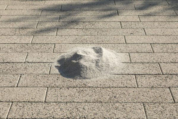 Picture of BRUSH IN PAVING SAND SILVER GRANITE 25KG